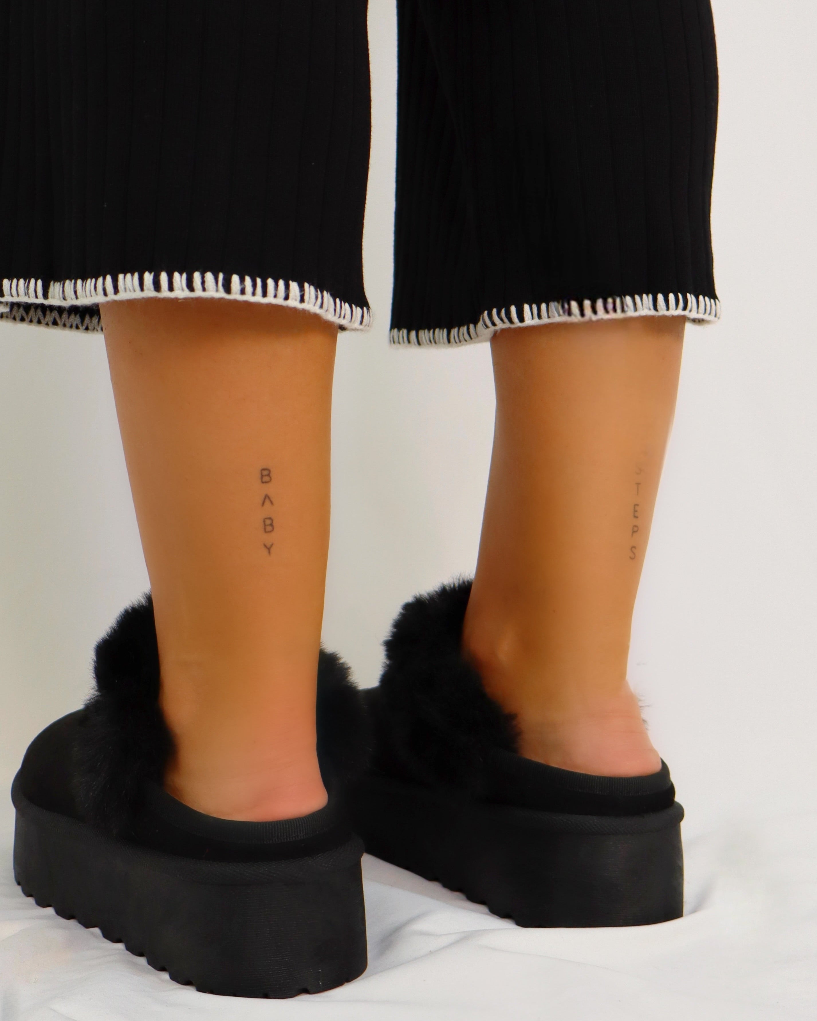 Sapatos com pêlo com sola em plataforma