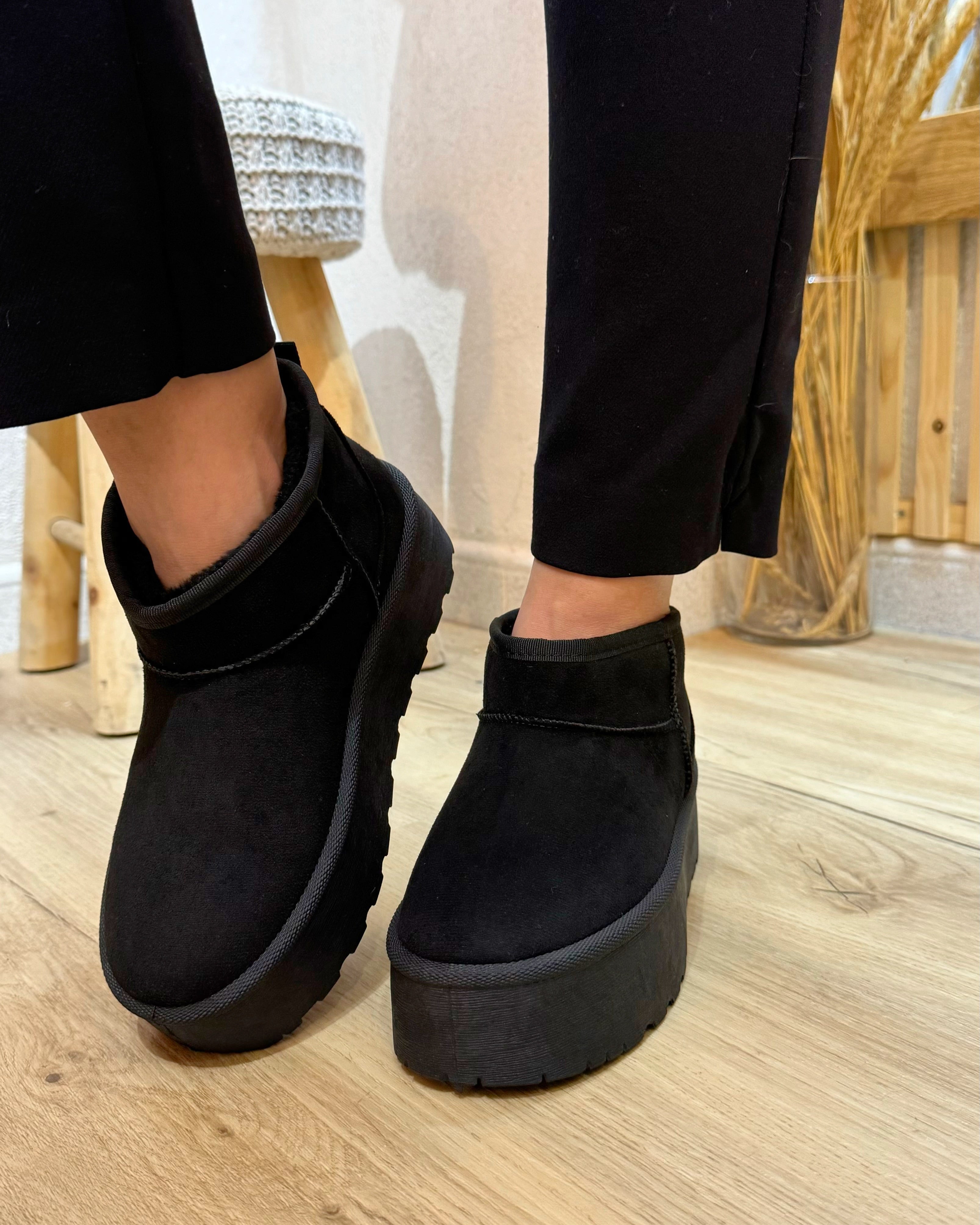 Botas com pêlo com sola plataforma