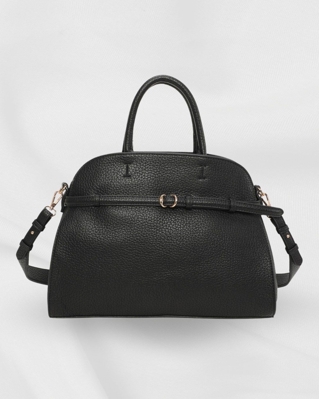 Mala clássica com fivela dourada