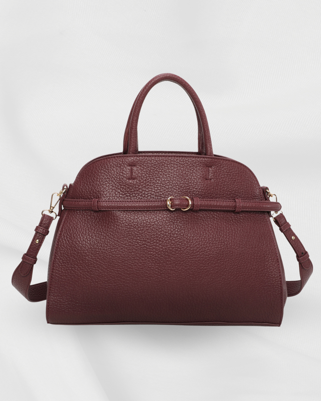 Mala clássica com fivela dourada