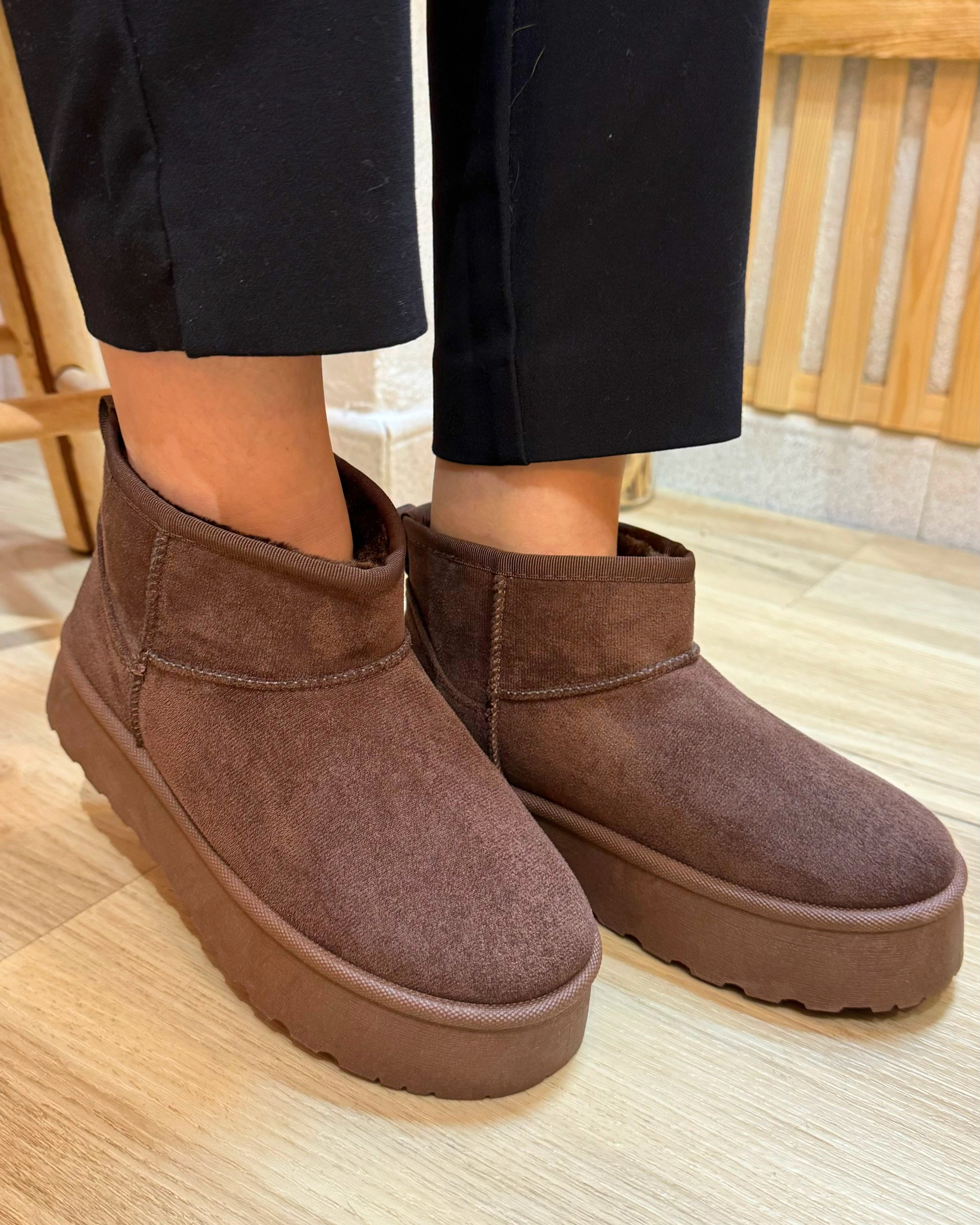 Botas com pêlo com sola plataforma