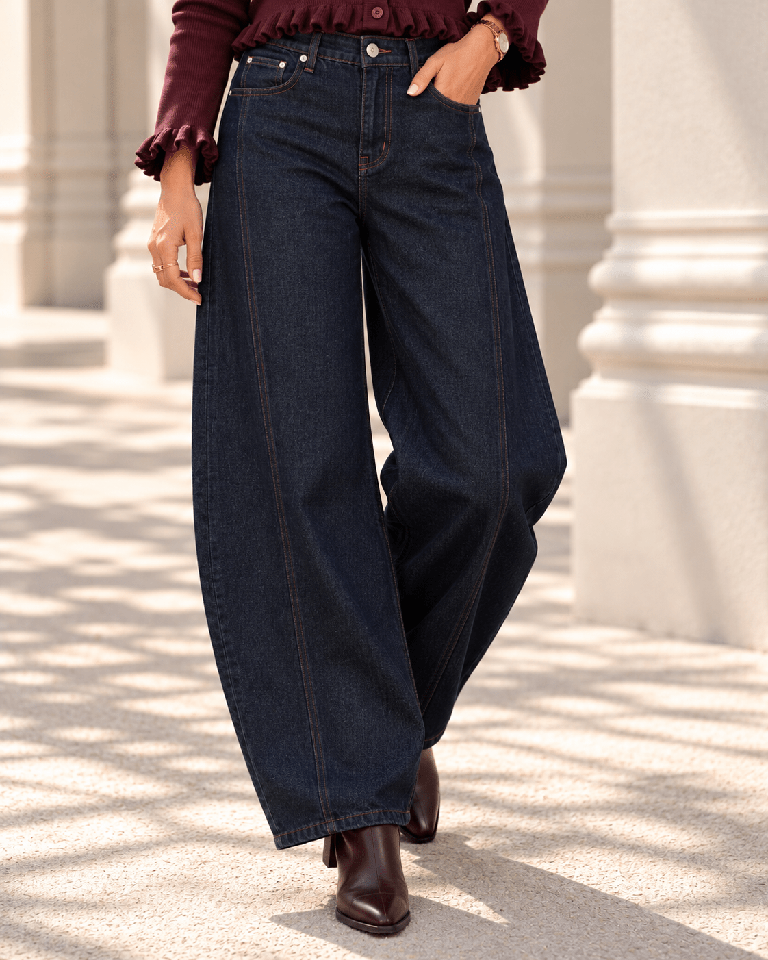 Calça Brenda de ganga escura, bolsos à frente e perna larga